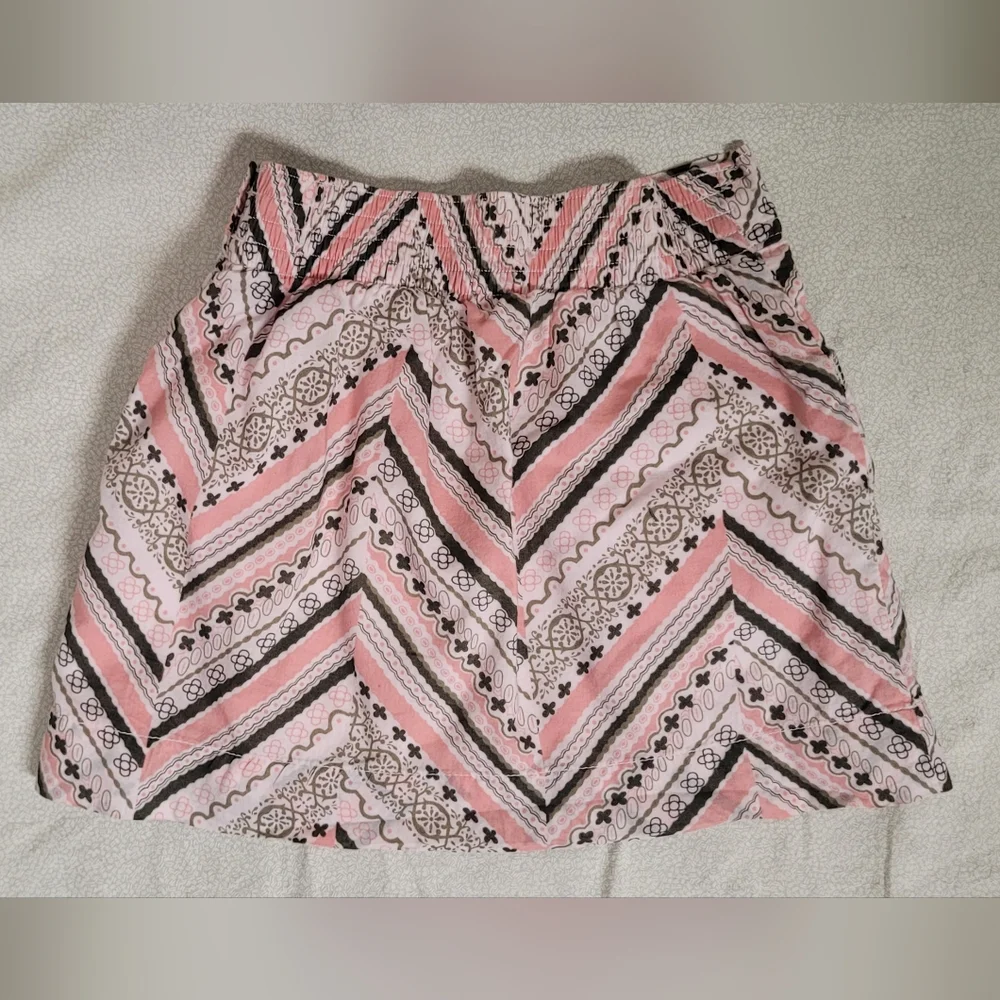 Old Navy Skirt girls size 4T chevron skirt with pockets, 100% Cotton.